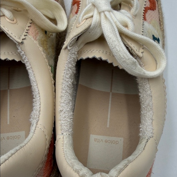 Dolce Vita Azalia Floral Embroidered Women's Sneakers - Picture 4 of 9